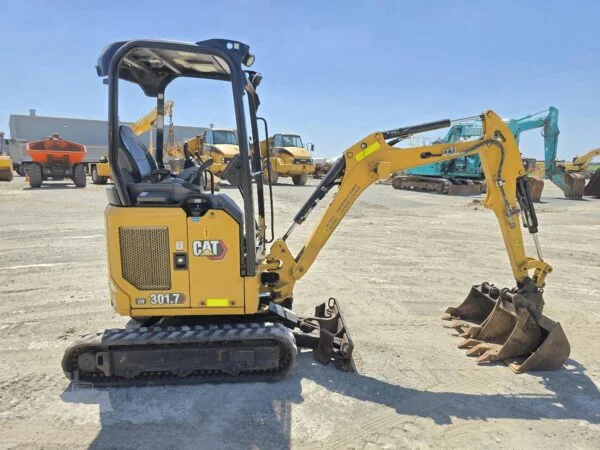 Caterpillar 301.7 CR + 3 Löffel + Anhänger 2021